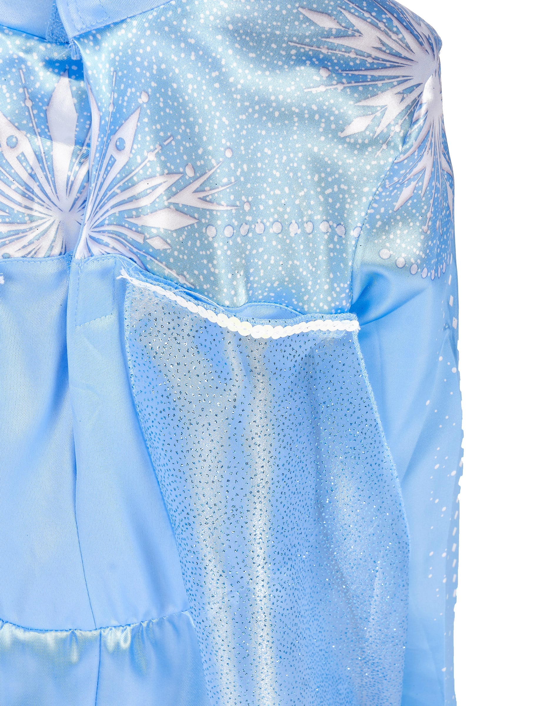 Détail des motifs flocons et des sequins sur l'épaule du déguisement Elsa Reine des Neiges 2 classique