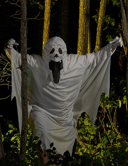 Mise en situation en forêt du déguisement de fantôme visage pour adulte