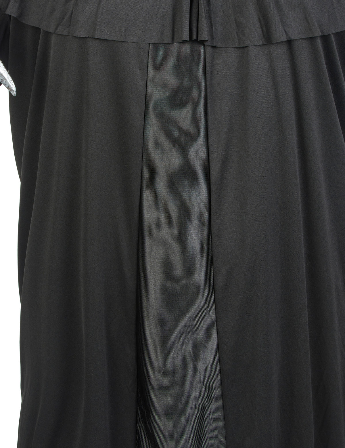 Détail du tissu et des plis du déguisement de faucheuse