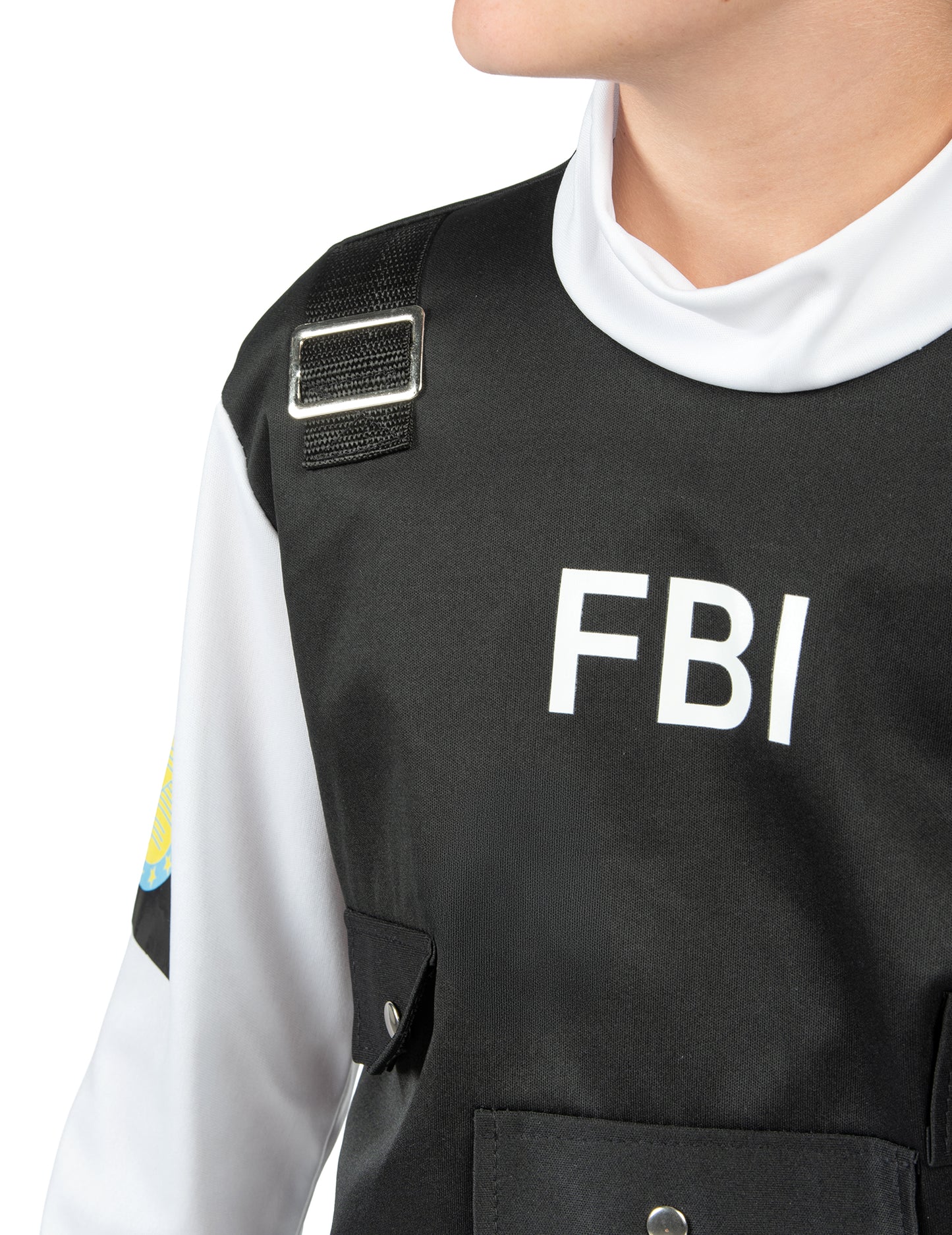 Détail de l'inscription FBI sur le gilet du déguisement FBI pour enfant