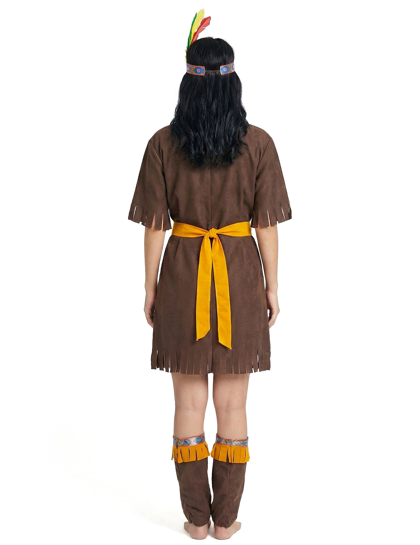 Indiai jelmez körülvett nő