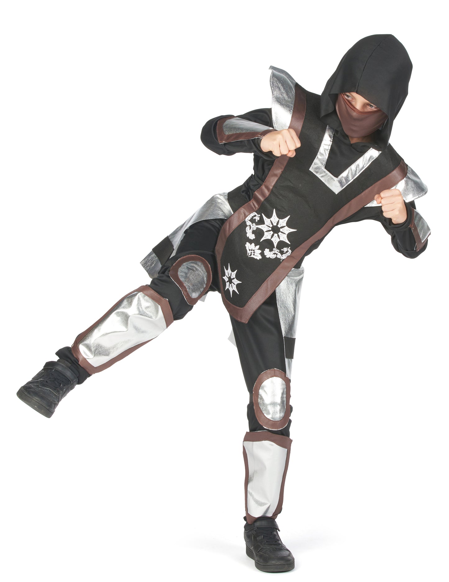 Posture de combat avec coup de pied du déguisement ninja pour garçon