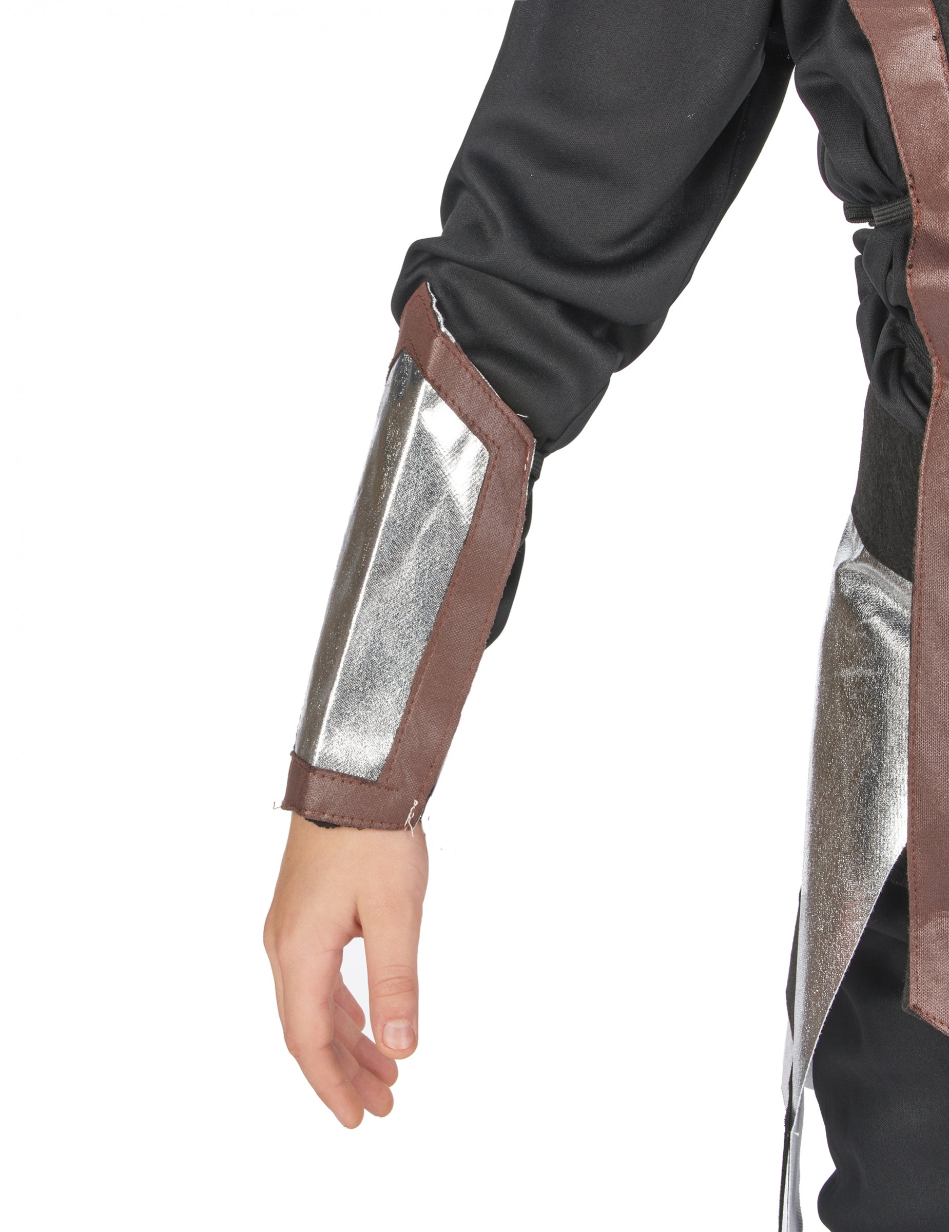 Détail du protège-bras argenté du déguisement ninja pour garçon