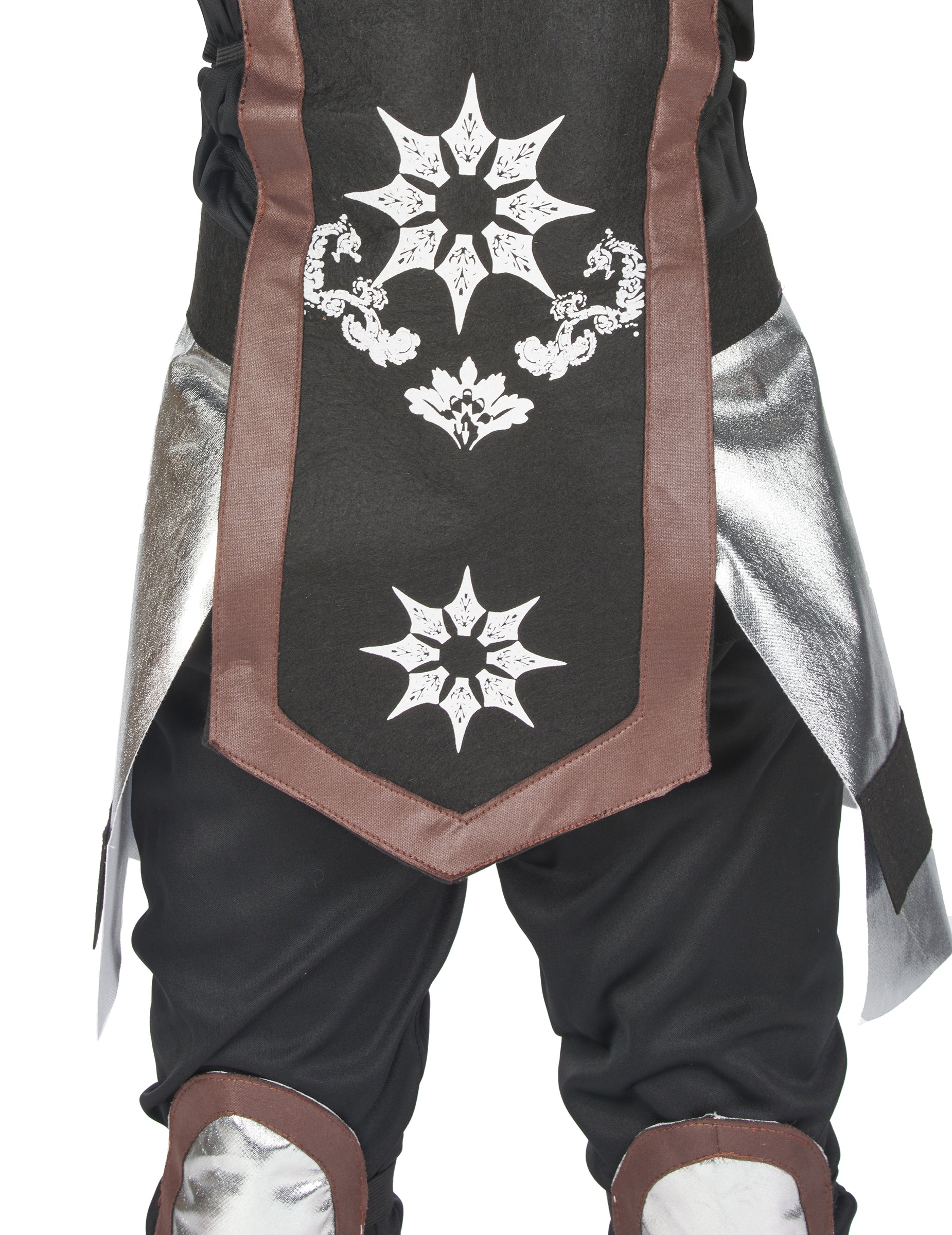 Détail du tabard à motifs du déguisement ninja pour garçon