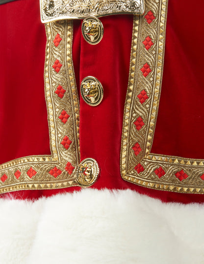 Détail des boutons dorés et de la bordure en fourrure du déguisement de Père Noël