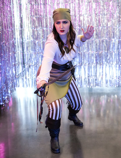 Női zöld és fehér kalóz jelmez