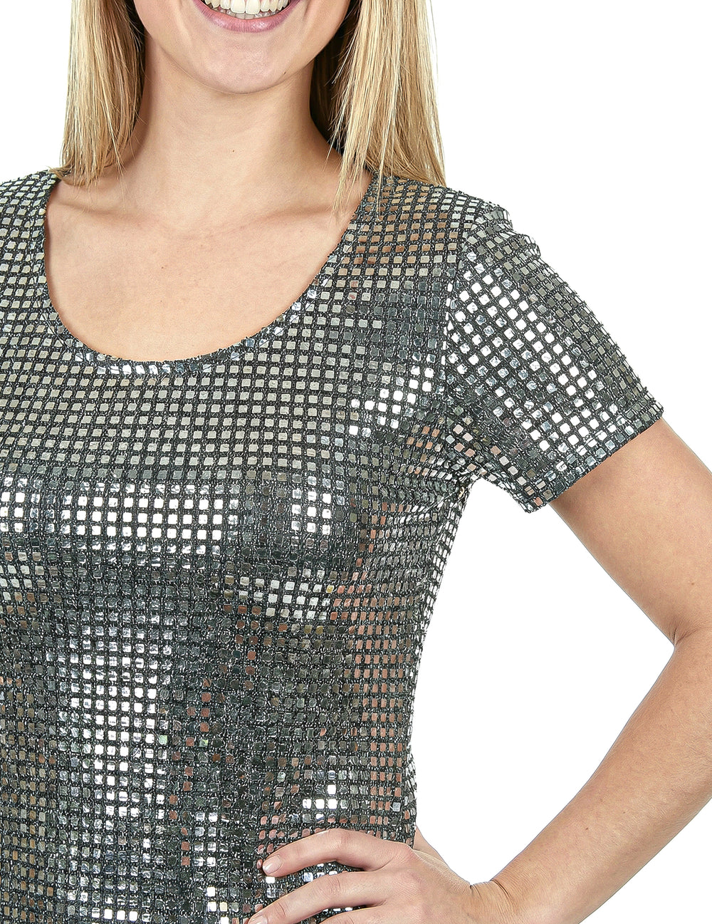 Gros plan sur les sequins argentés du déguisement robe disco
