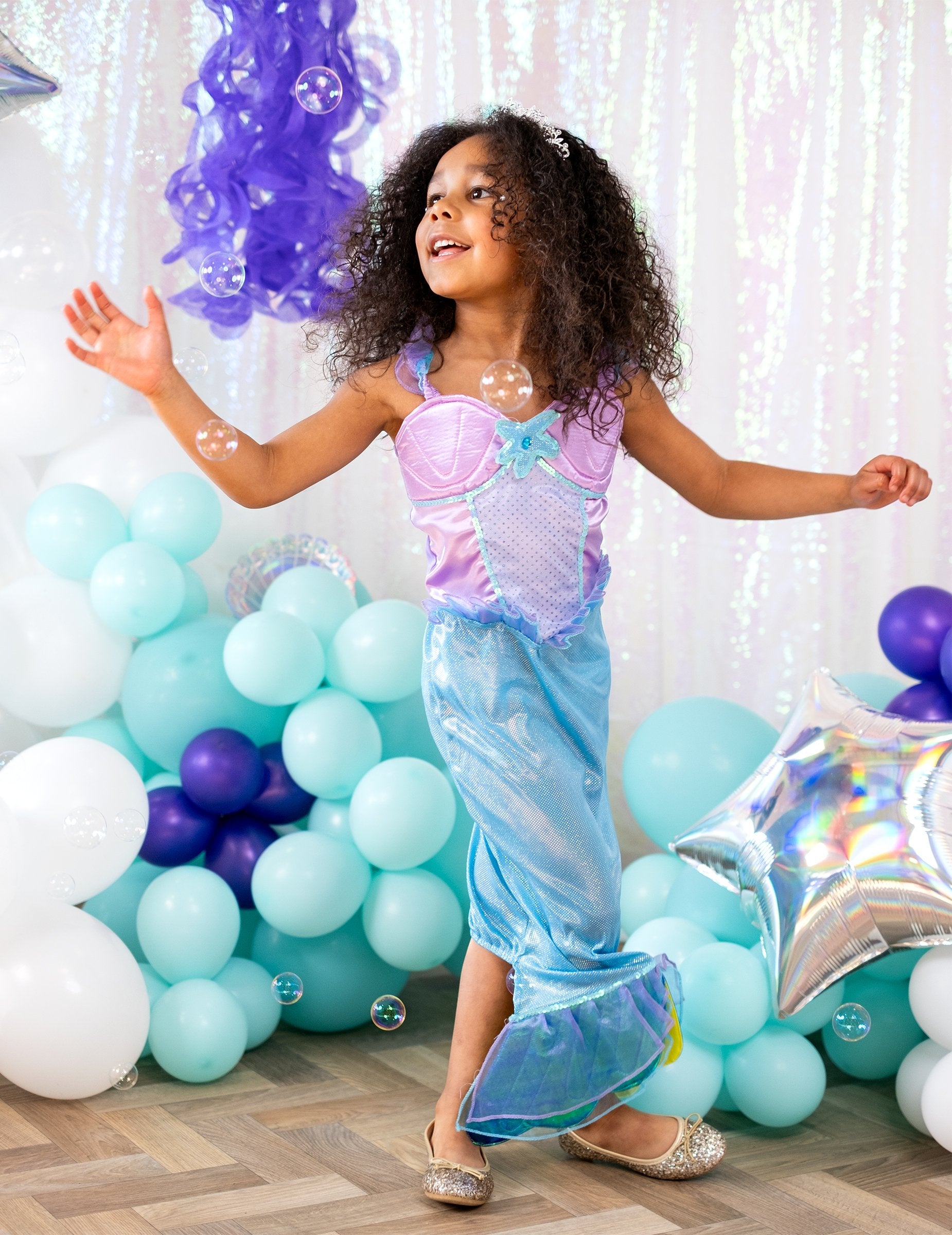 A sellő jelmez kislányoknak bemutatása