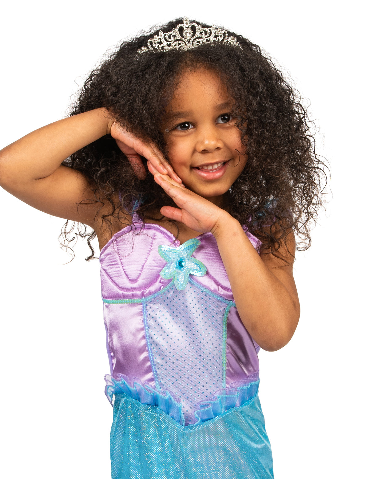 Gros plan sur le bustier et le diadème du déguisement de sirène pour fille