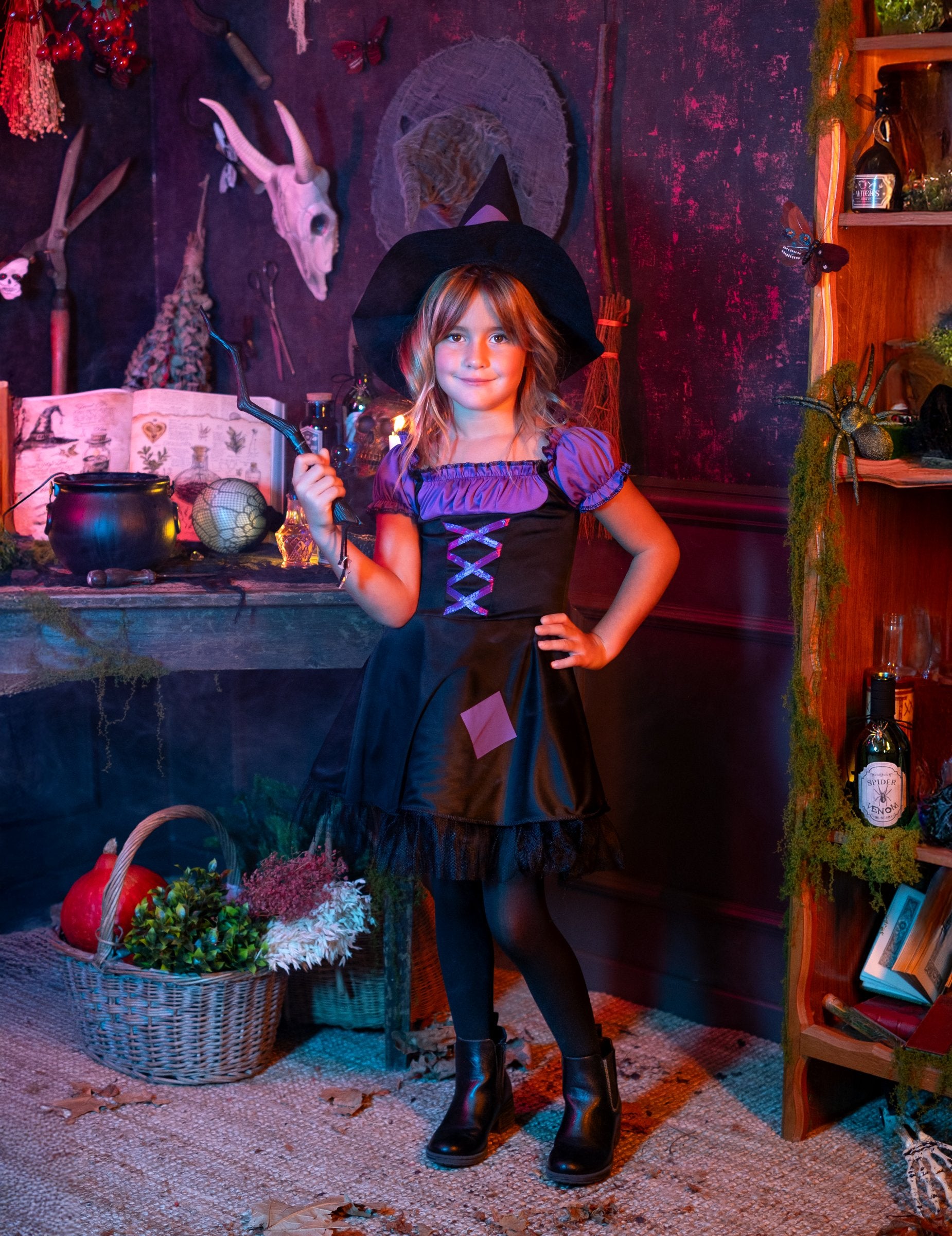 A lányoknak szánt boszorkány jelmez bemutatása