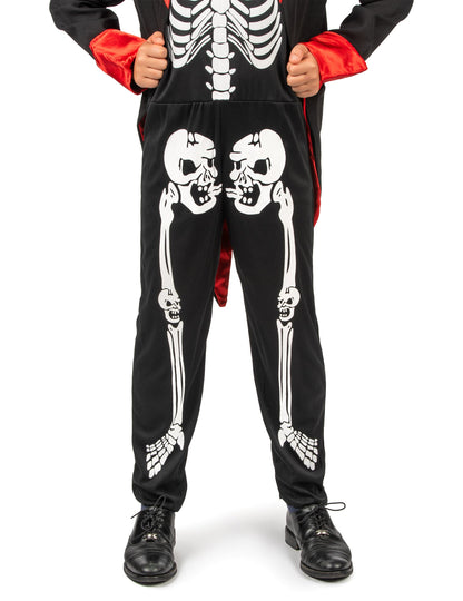 Détail du pantalon imprimé du déguisement squelette chic pour garçon