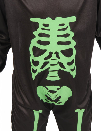 Közelkép a zöld mellkasnyomatáról a csontváz jelmeznek