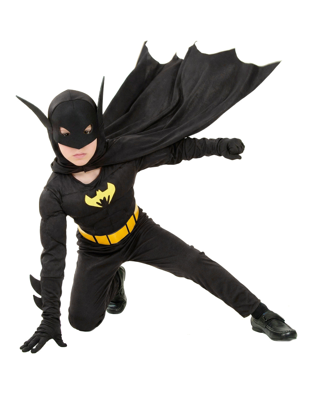 Vue de profil avec cape au vent du déguisement super héros chauve-souris