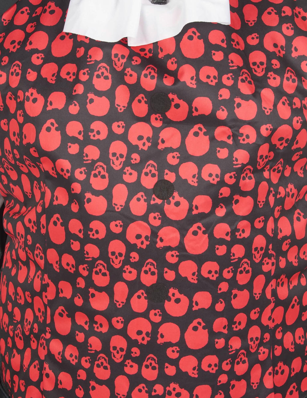 Détail du motif têtes de mort du gilet du déguisement de vampire pour homme grande taille