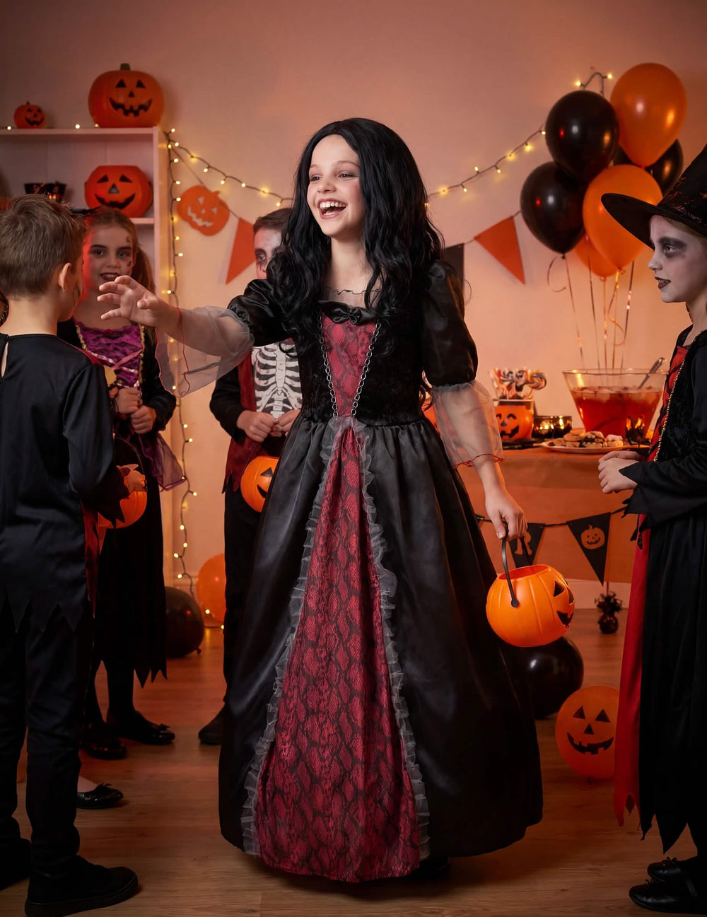 halloweeni vámpírjelmez lány számára színpadra állítása