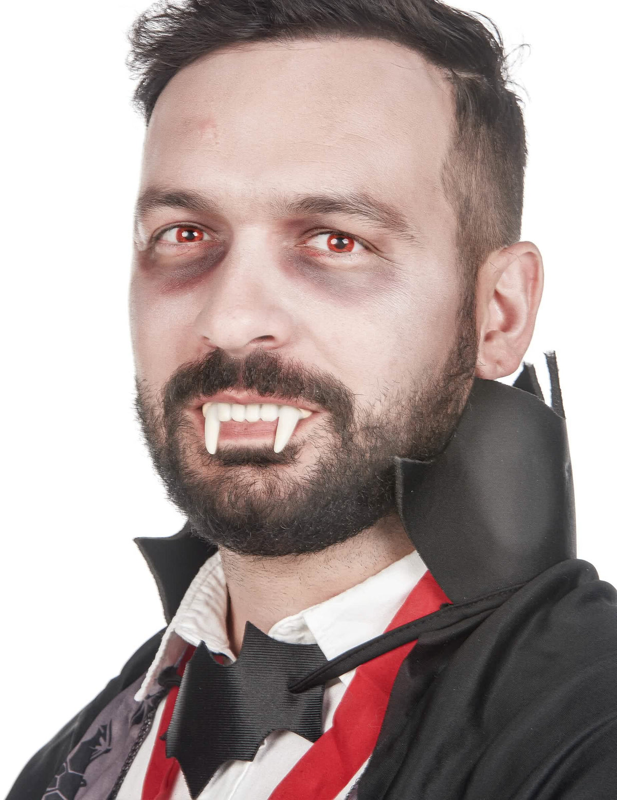 Közelkép a gyerek és felnőtt vámpírfogsorról