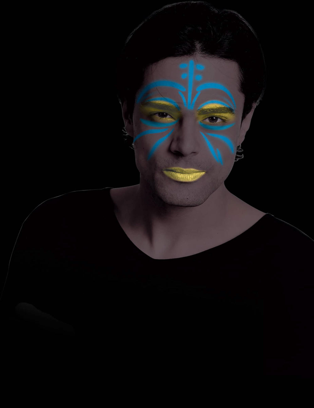 Exemple de maquillage sur le visage du duo de crayons néon jaune et bleu
