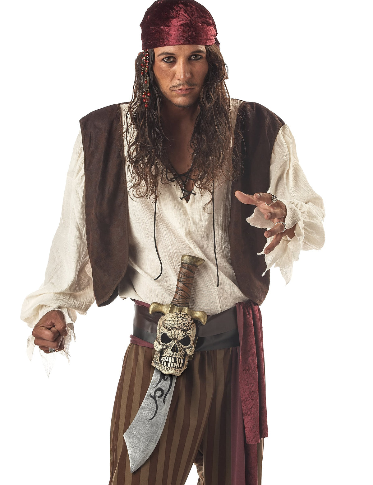 Mise en situation de l'épée pirate en plastique avec gaine crâne