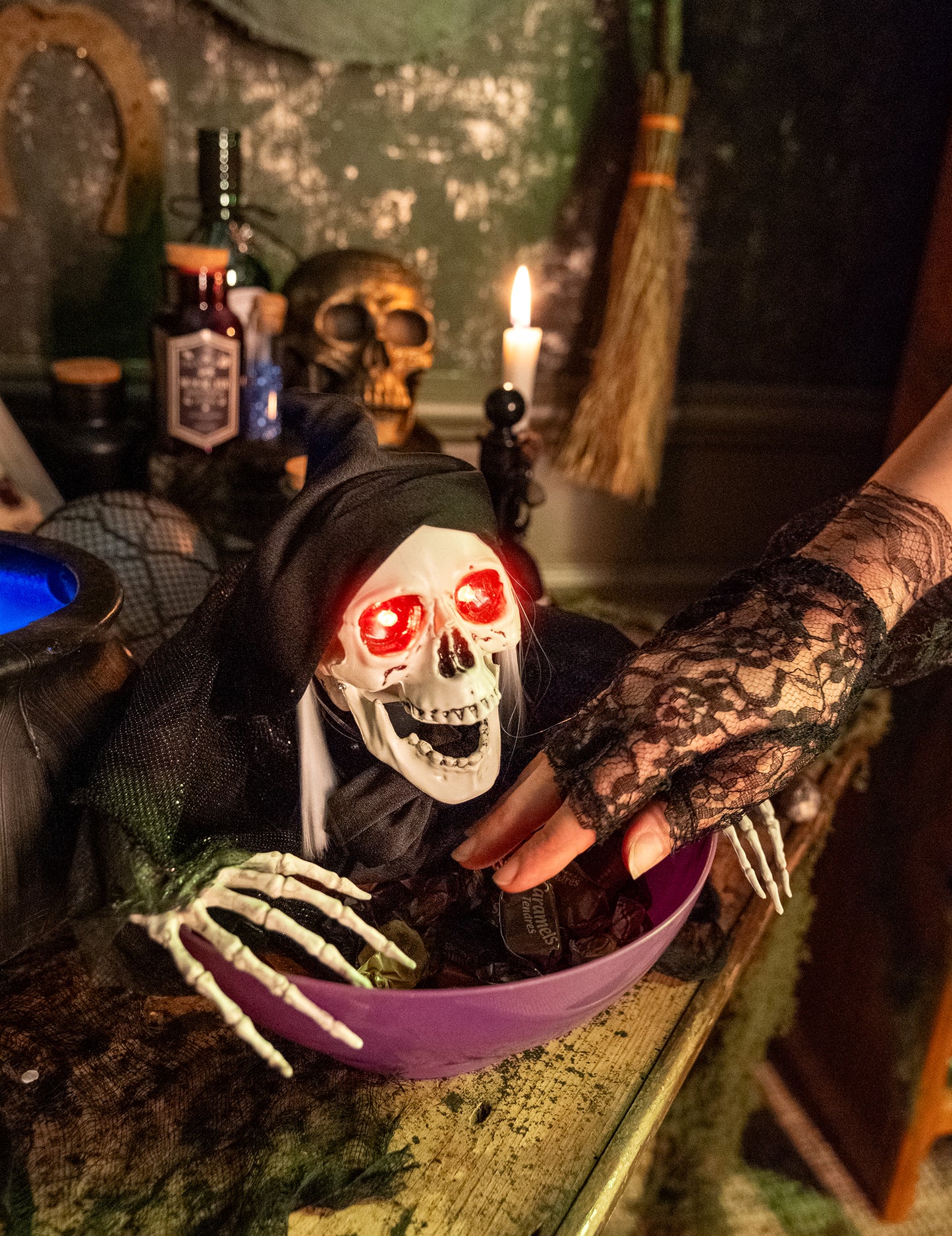 Ghoulish Reaper izzó tálral 52 cm