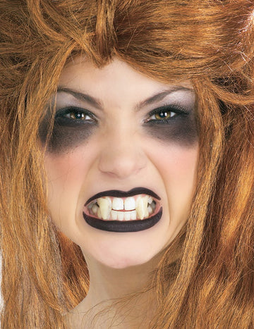 Felnőtt fehér vámpír kutyák