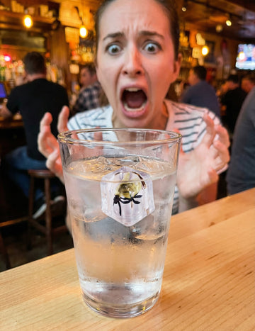 Hamis jégkocka léggyel - tréfás kellékek 