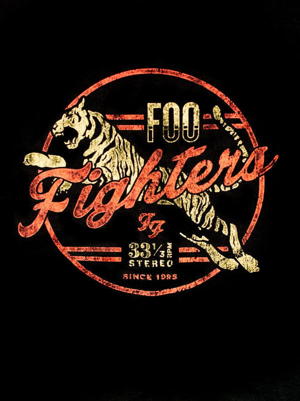 Gros plan sur l'imprimé du T-shirt Foo Fighters Tiger