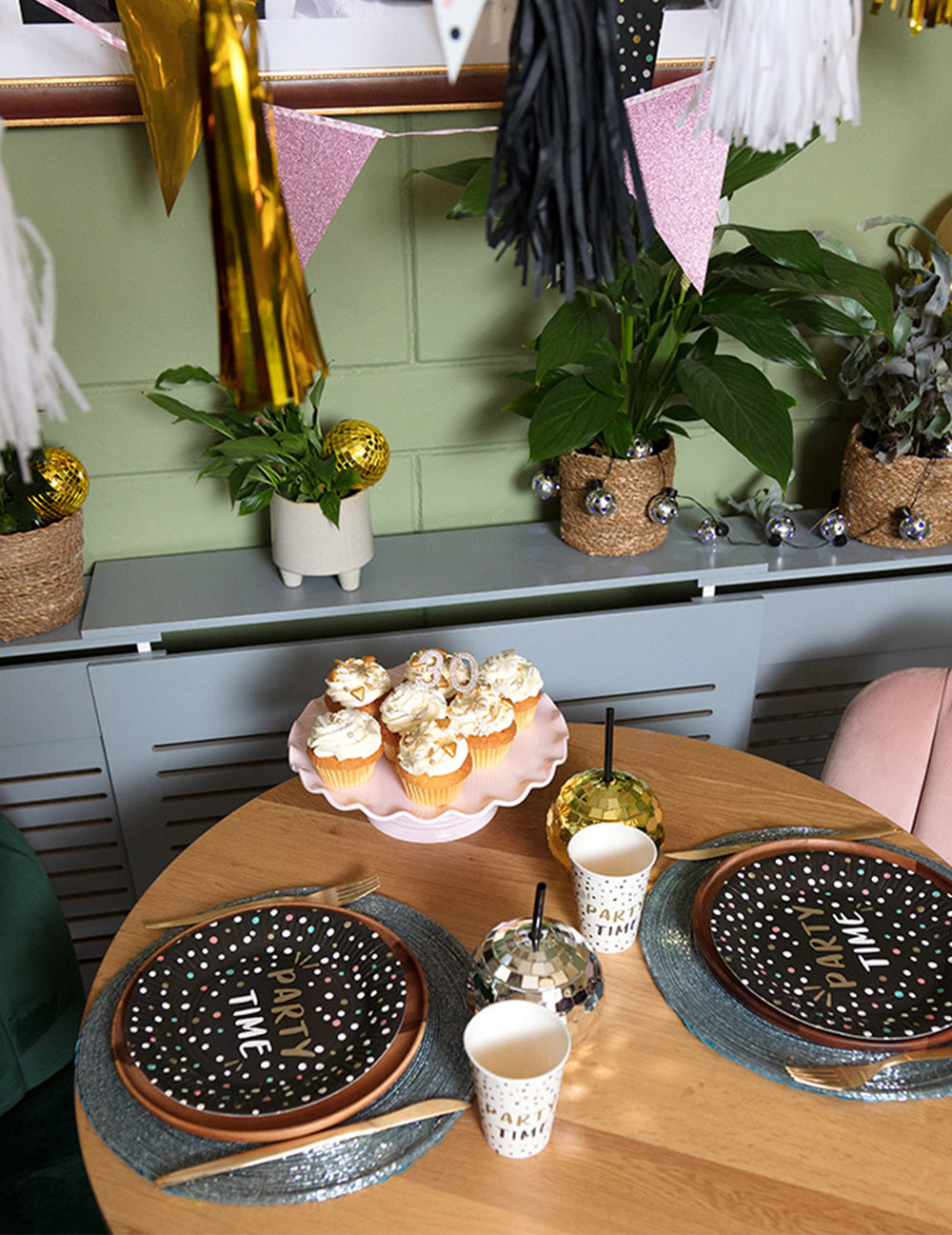 Décoration de table festive du gobelet boule disco avec paille argent