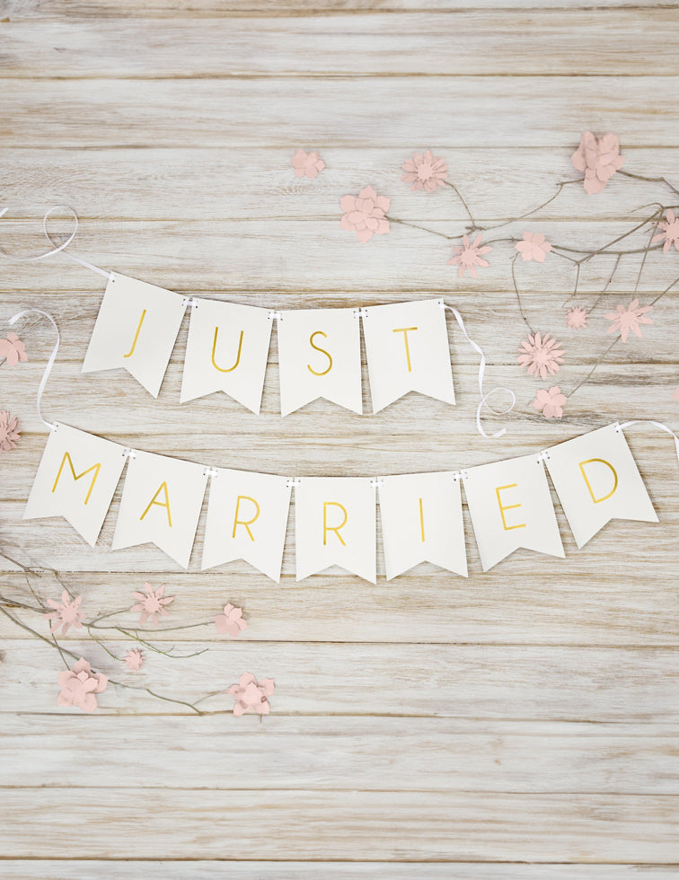 Fehér és arany zászlófüzér, friss házasok, 155 cm karton