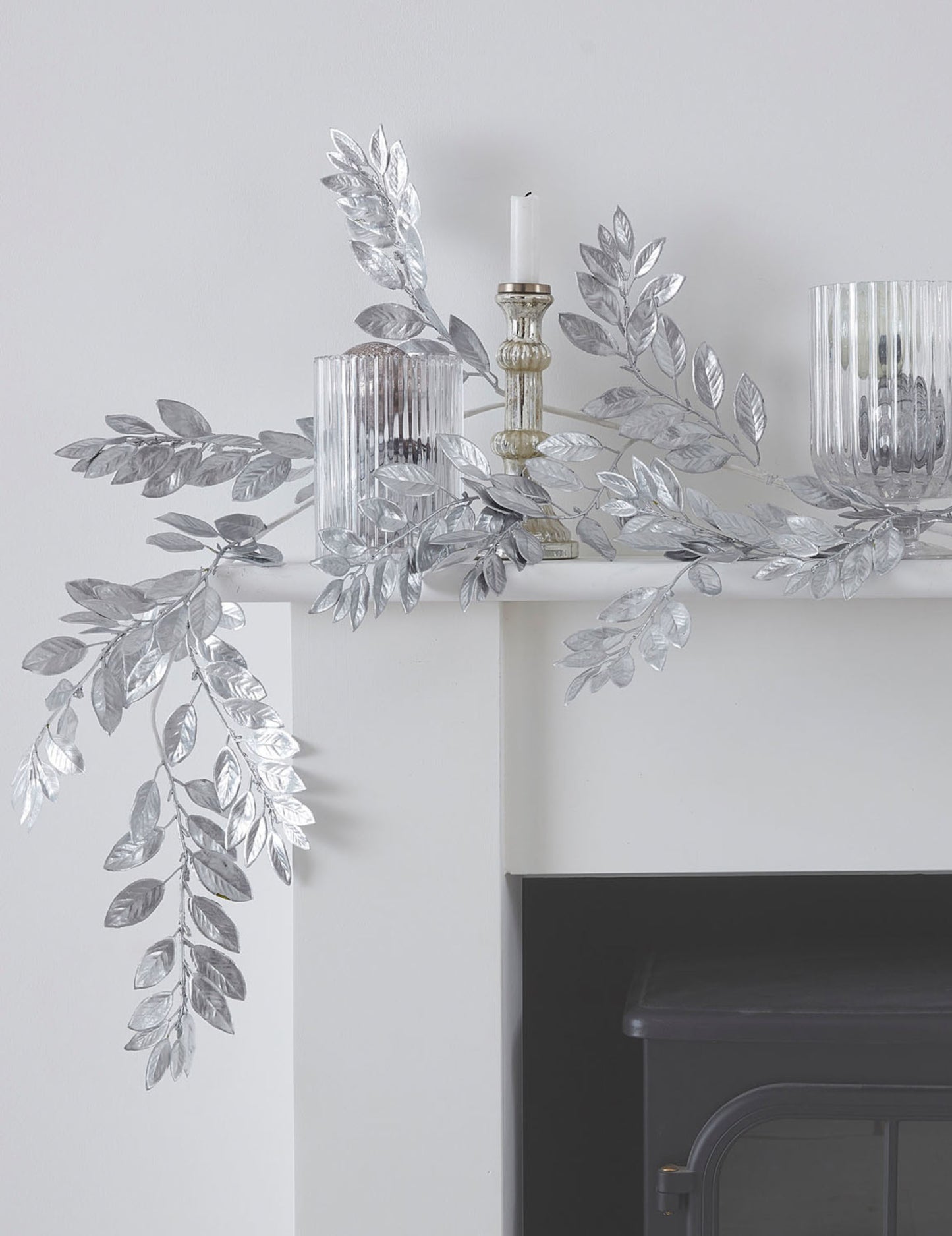 1,75 m-es ezüst lombfüzér karácsonyi asztalra