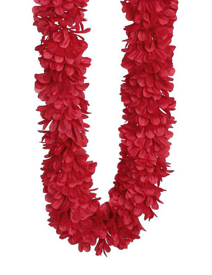 Gros plan sur le volume de la guirlande en papier fleurs rouges