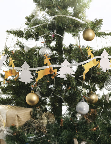 3 méteres fehér és arany karton karácsonyfa és rénszarvas girland