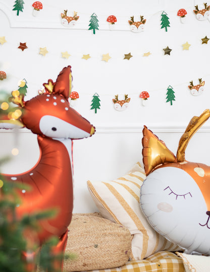 1,7 m-es karácsonyfaerdő papírfüzér fenyőfákkal és szarvasokkal