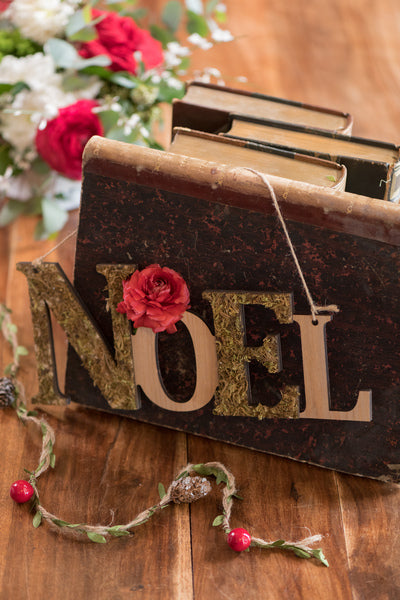 Természetes vörös fenyőfák és tobozok füzére 110 cm bogyókkal