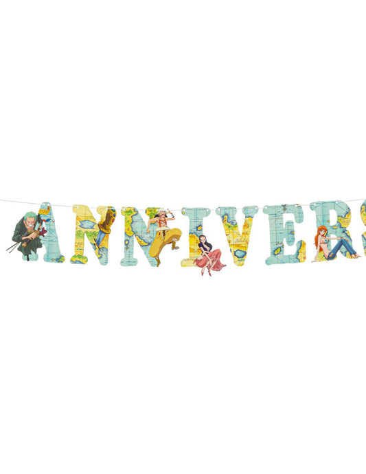 Gros plan sur les lettres du mot anniversaire de la guirlande en papier One Piece