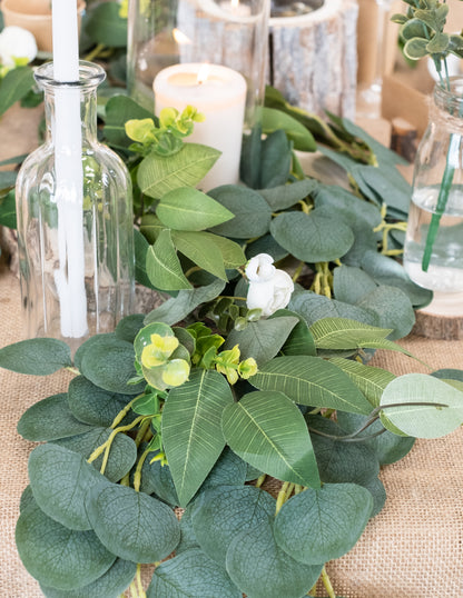 1,40 méteres fehér bazsarózsa, babér és eukaliptusz füzér esküvőkre