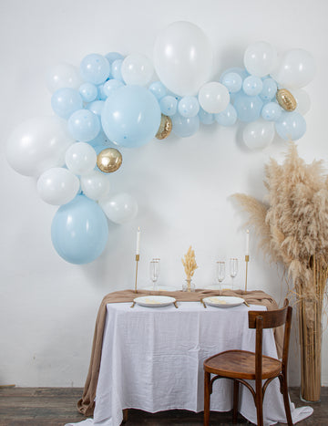 57 lufiból álló kék-fehér babaváró készlet babaváró bulira