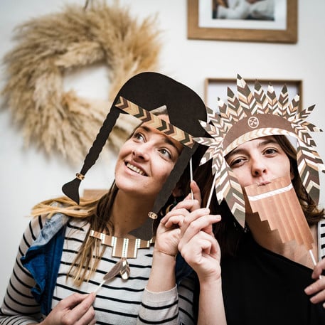 Kit photobooth indian forest pour anniversaire 6 accessoires marron et cuivré