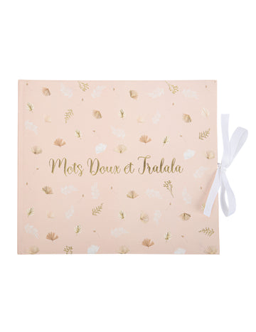 Bohém, pirospozsgás és arany vendégkönyv, 68 oldal, szalaggal díszítve