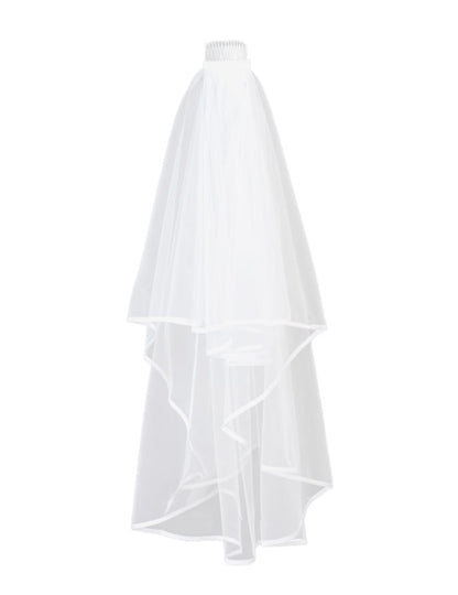 Hosszú fehér menyasszonyi fátyol