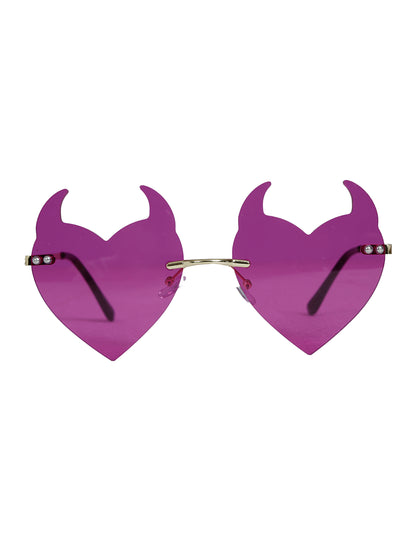 Détail des verres et des cornes des lunettes cœurs démoniaques