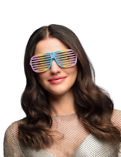 Vue de face des lunettes striées arc-en-ciel pour adulte