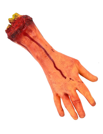 Életnagyságú levágott, véres kéz