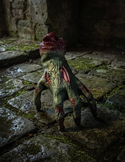 A zombi hang és a mozgás 20 cm -es kéz