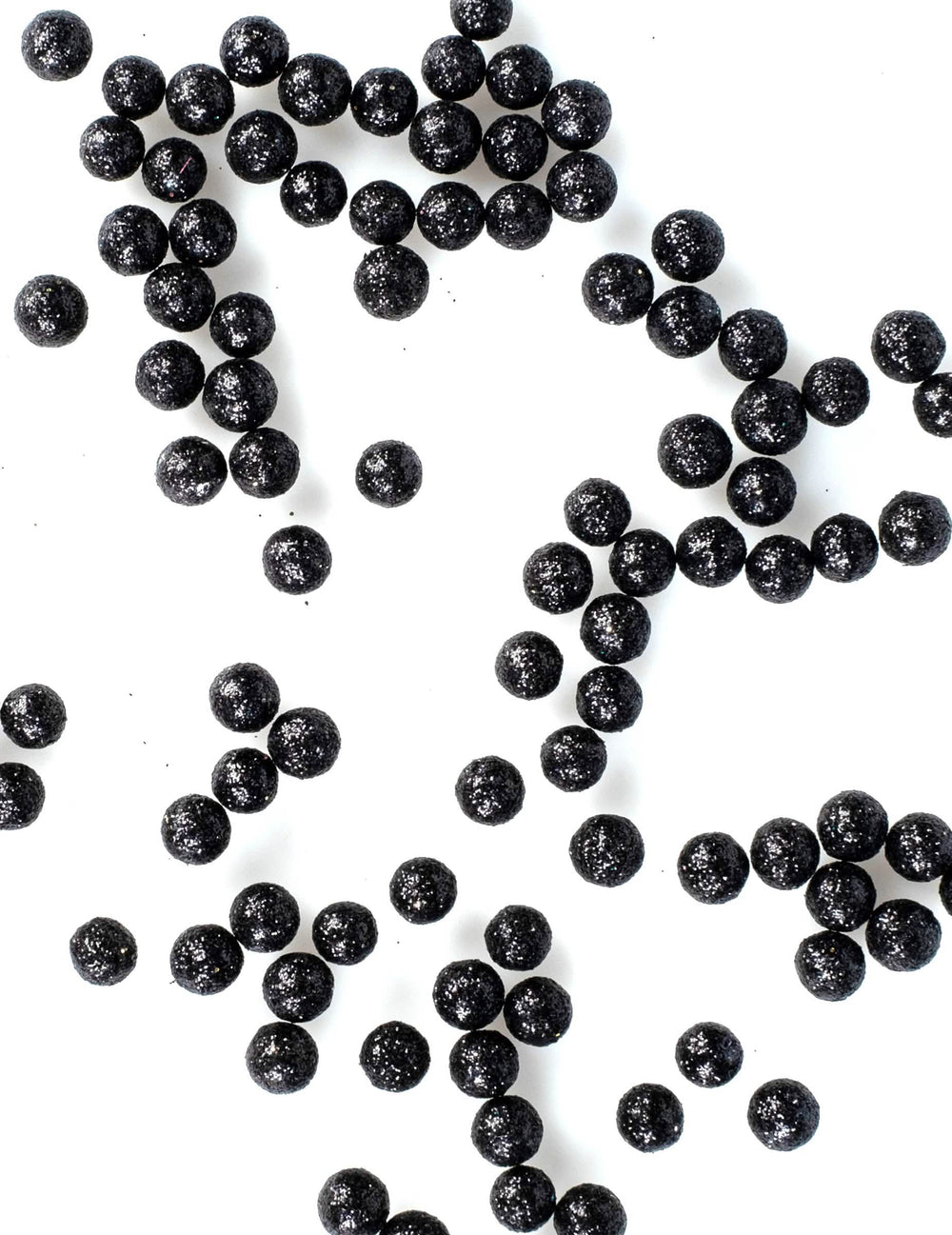 Csillogó mini gömbök, elegáns asztali konfetti fekete bulira