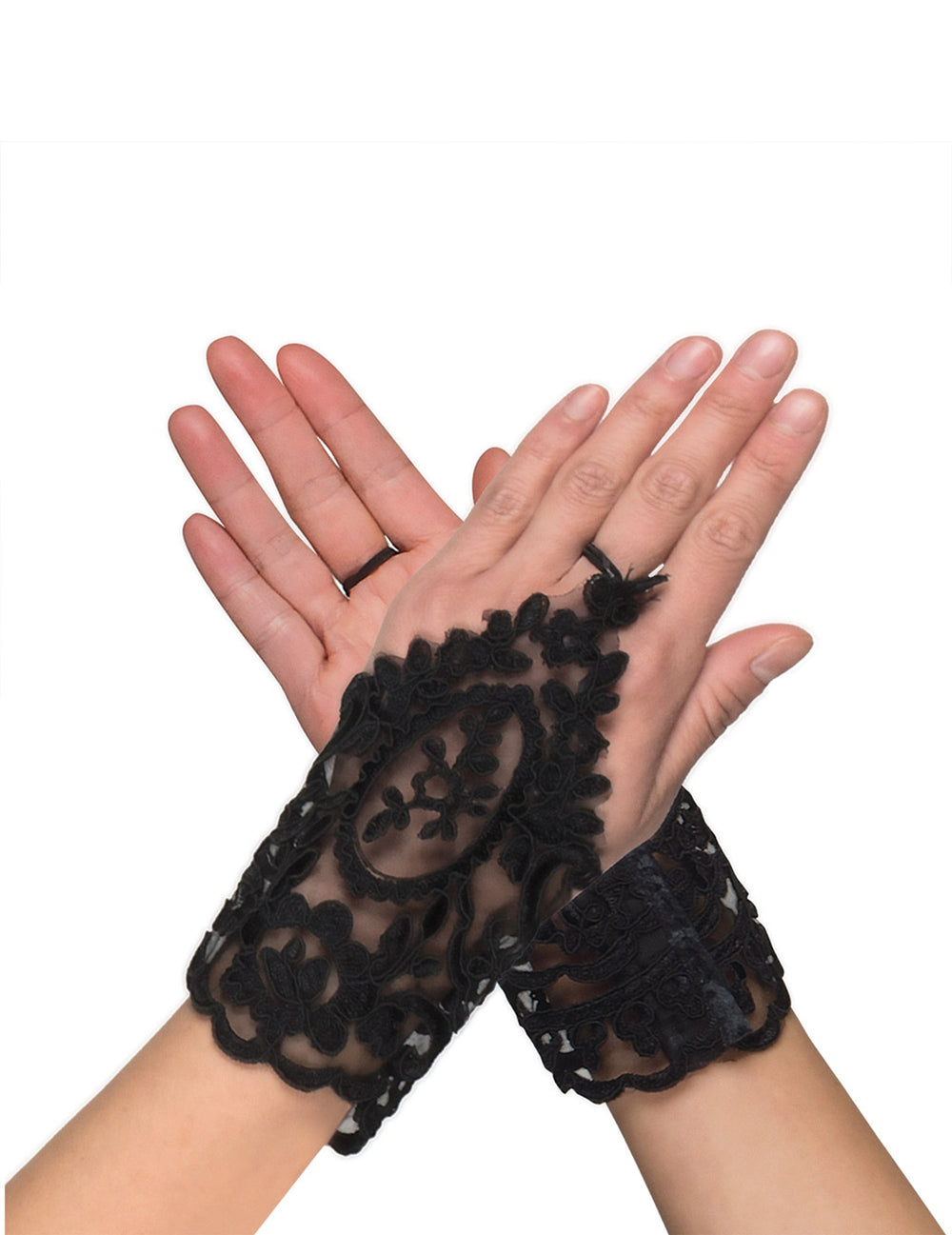 Vue des mains croisées des mitaines en dentelle pour femme noire