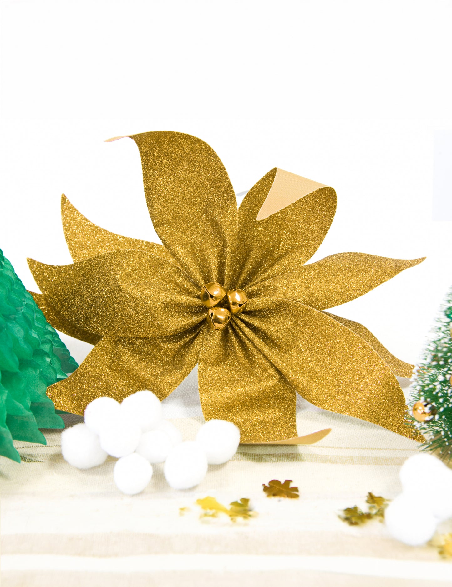 Mikulásvirág masni arany csillámporos harangokkal 20 cm asztalhoz