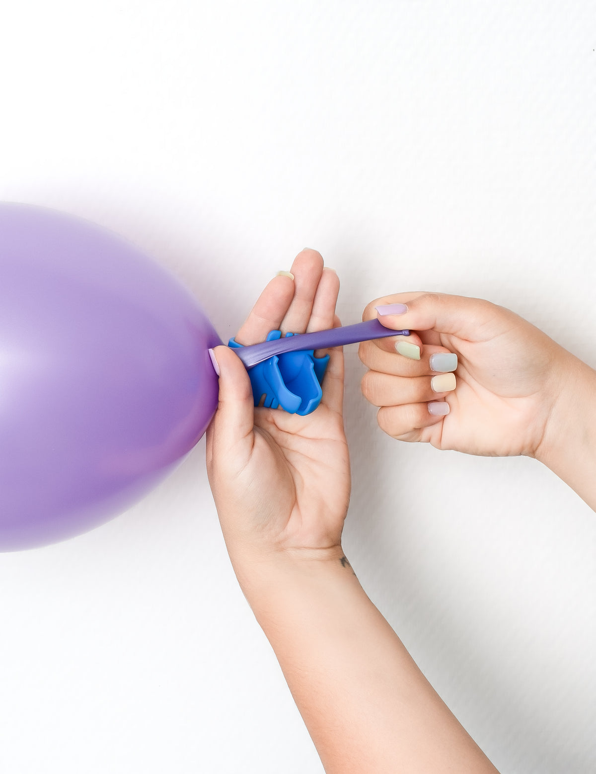 Démonstration de l'utilisation de l'outil noeud de ballon de baudruche facile