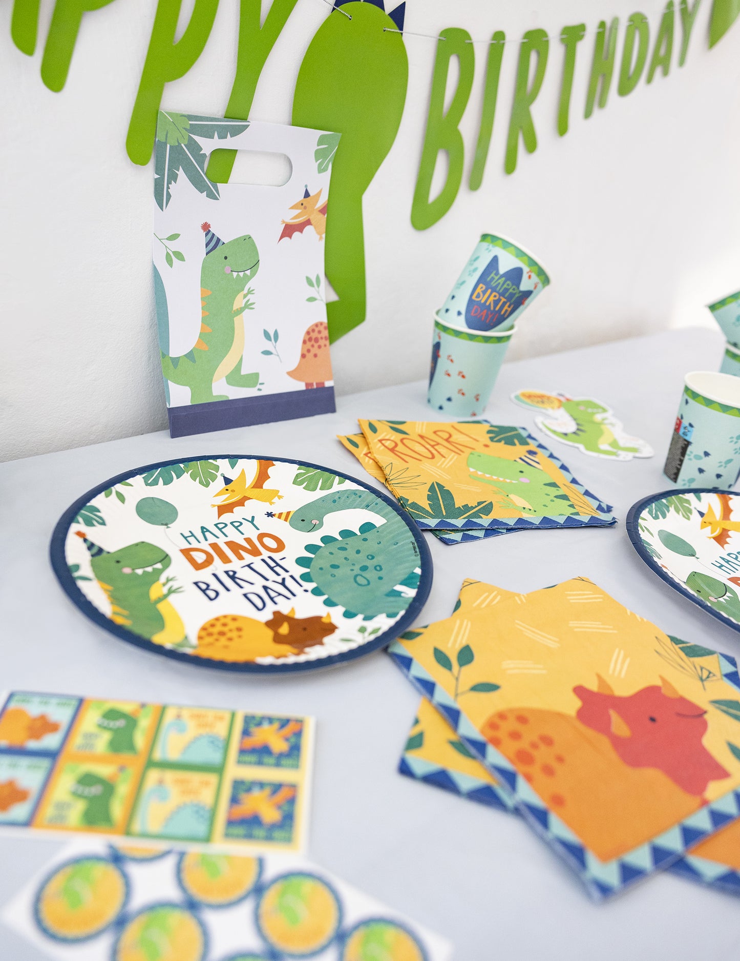 51 darabos dinoszauruszos csomag születésnapra