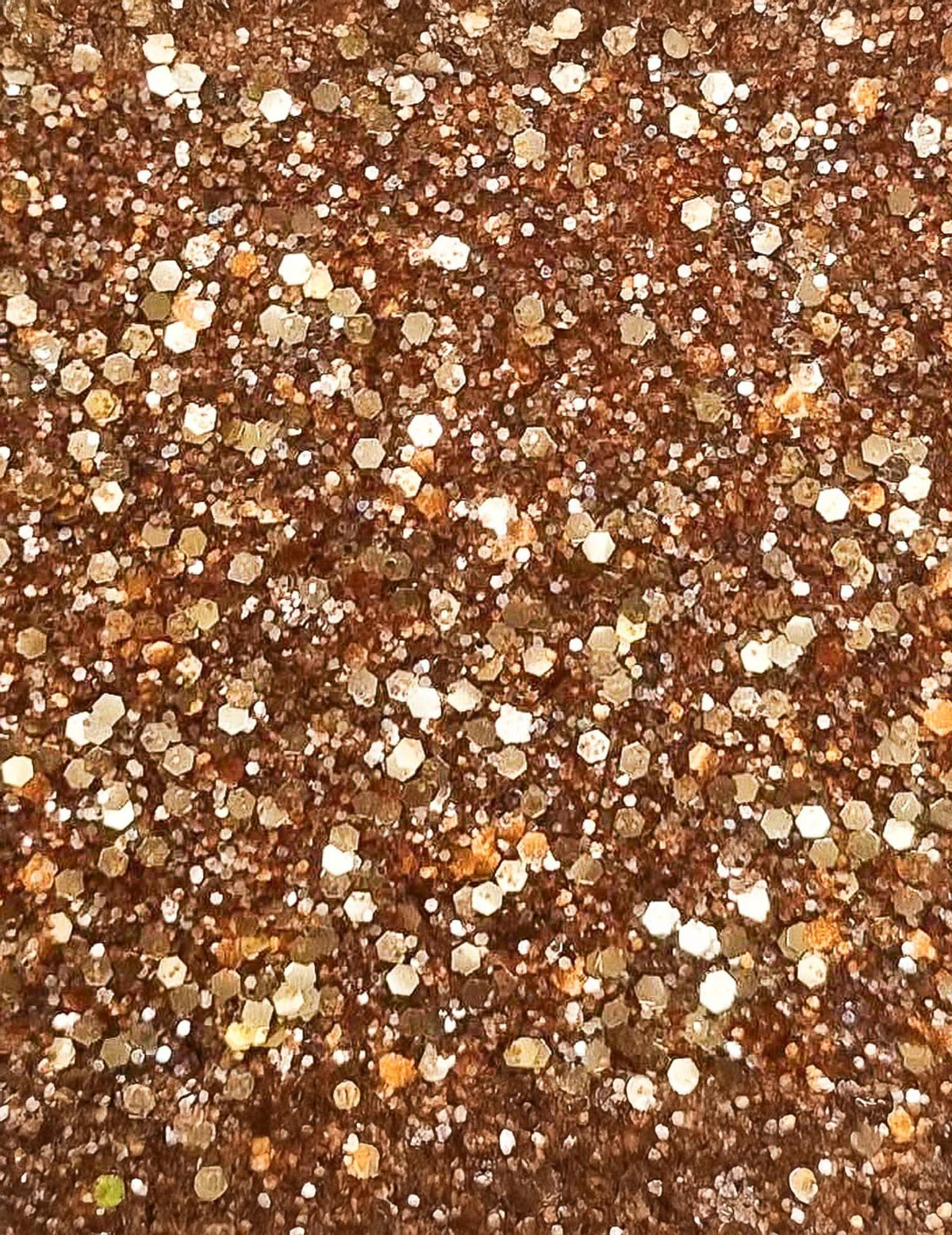 Gros plan sur la texture des paillettes biodégradables Si si la paillette pour maquillage orange métallique