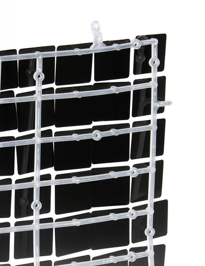 Détail de la structure au dos du panneau de fond noir brillant pour fête noir à sequins